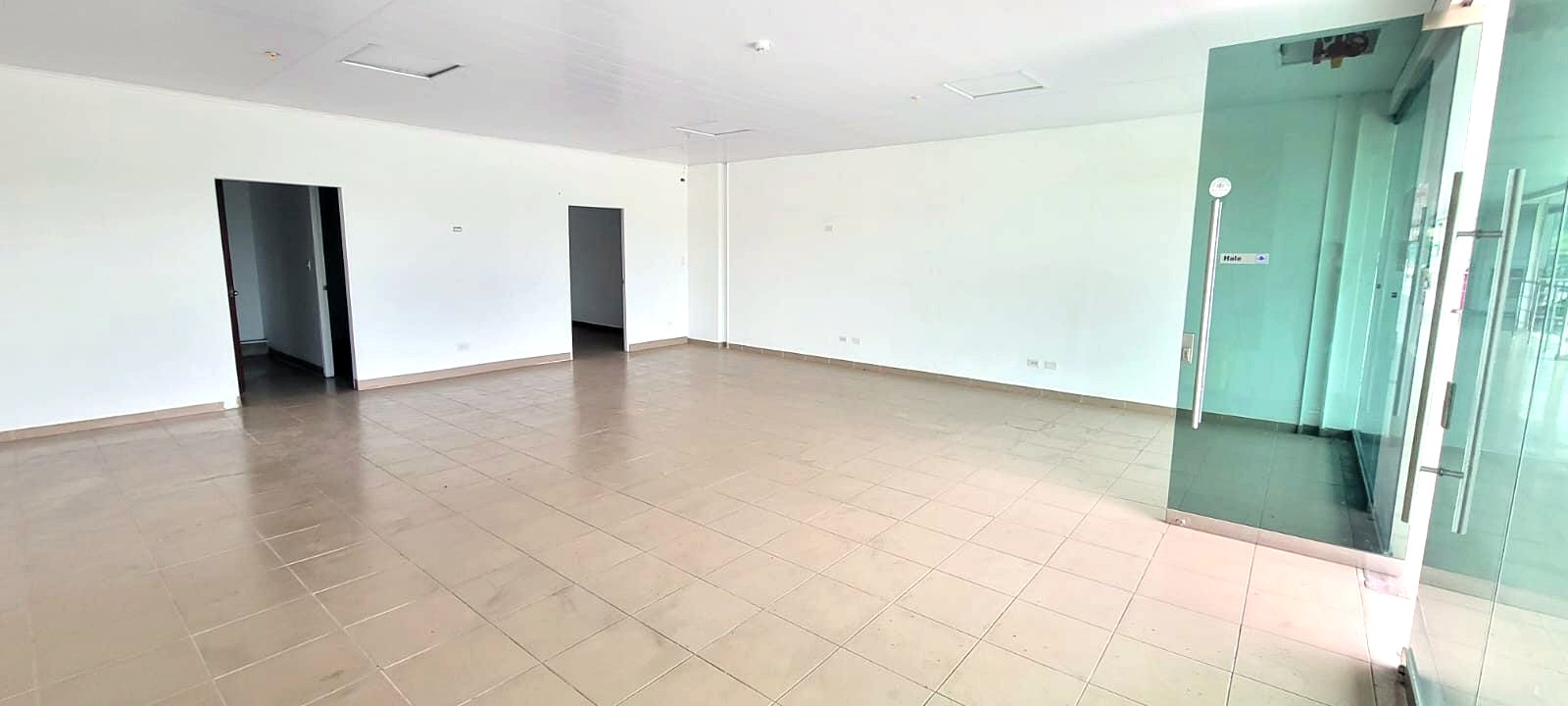 Local comercial Condado del Rey — área de atención con entrada de vidrio