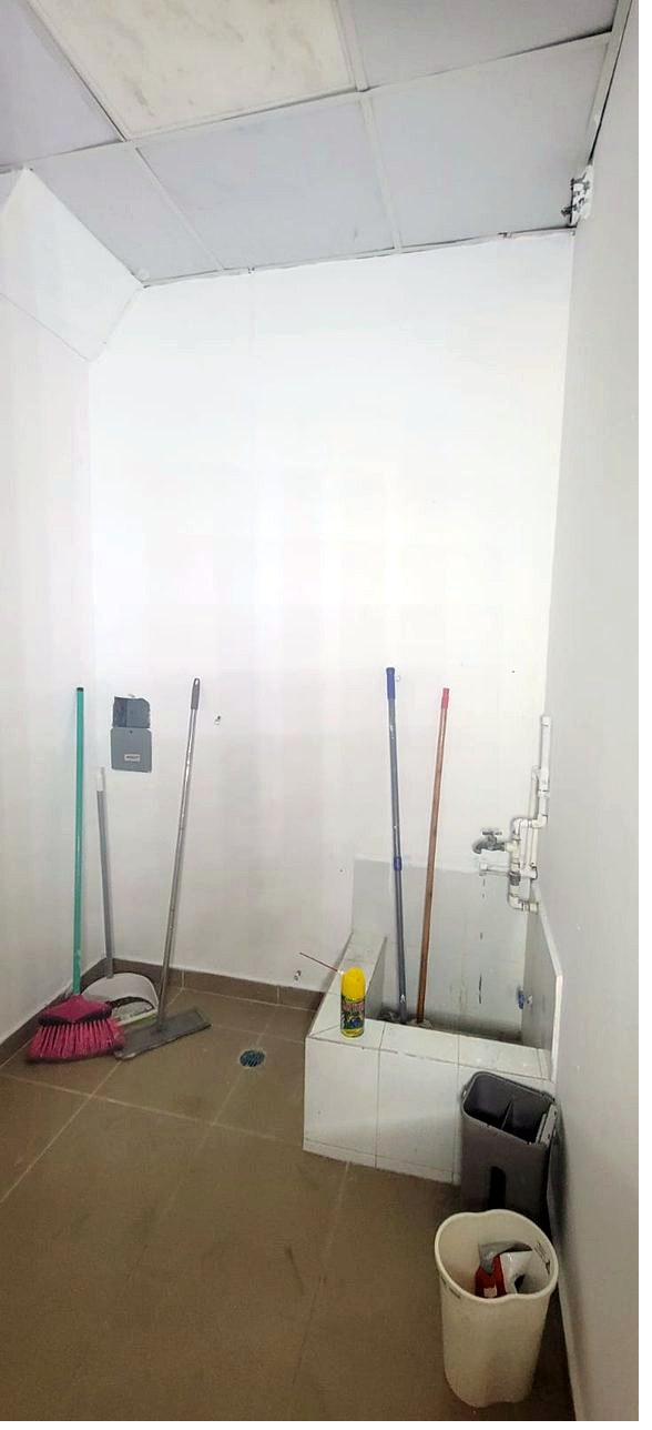 Cuarto adicional / oficina del local